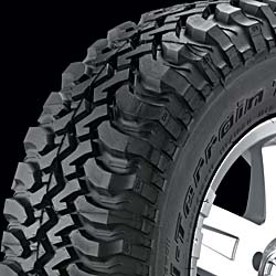  Tires on Mud Terrain T A Km   Off Road Maximum Traction