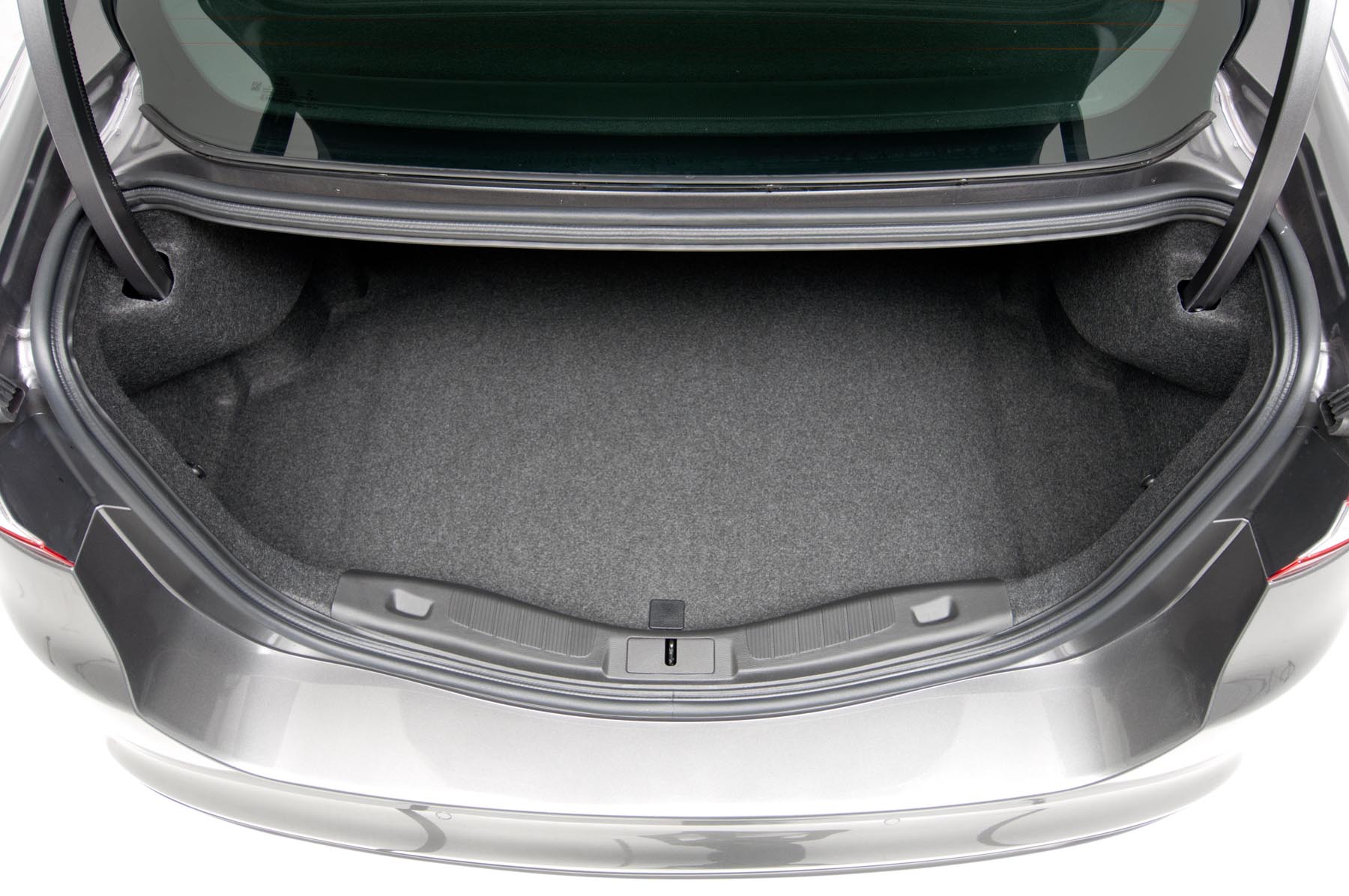 2009 Ford fusion cargo space