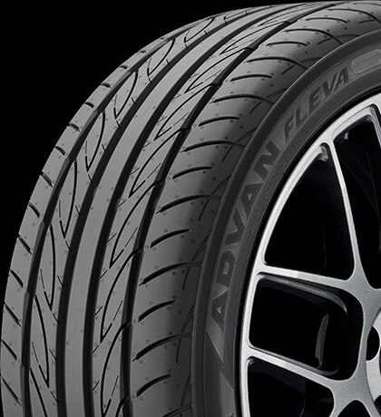 2x Yokohama Advan Fleva V701 245//40 R18 97W